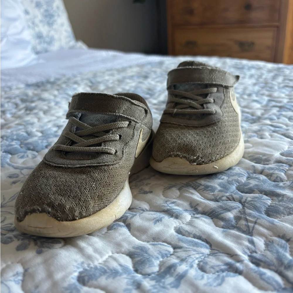 Nike Toddler Shoes Size 9 - Picture 5 of 5